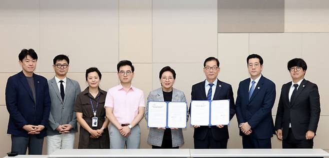 [광주=뉴시스] 국립광주과학관, 광주관광공사 '과학문화 확산 미래 과학인재 양성' 업무협약. (사진=국립광주과학관 제공). photo@newsis.com *재판매 및 DB 금지