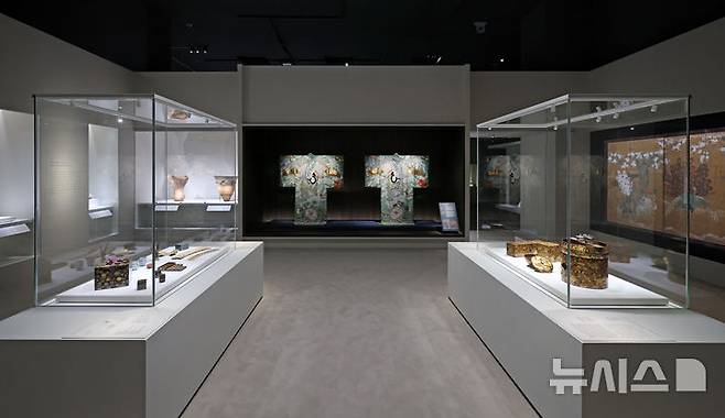 [서울=뉴시스] 박진희 기자 = 국립중앙박물관과 일본 도쿄국립박물관은 한·일 국교 정상화 60주년 특별전 '일본미술, 네 가지 시선' 언론공개회를 16일 서울 용산구 국립중앙박물관 상설전시관에서 갖고 두 기관의 소장품 62건을 선보이고 있다. 2025.06.16. pak7130@newsis.com