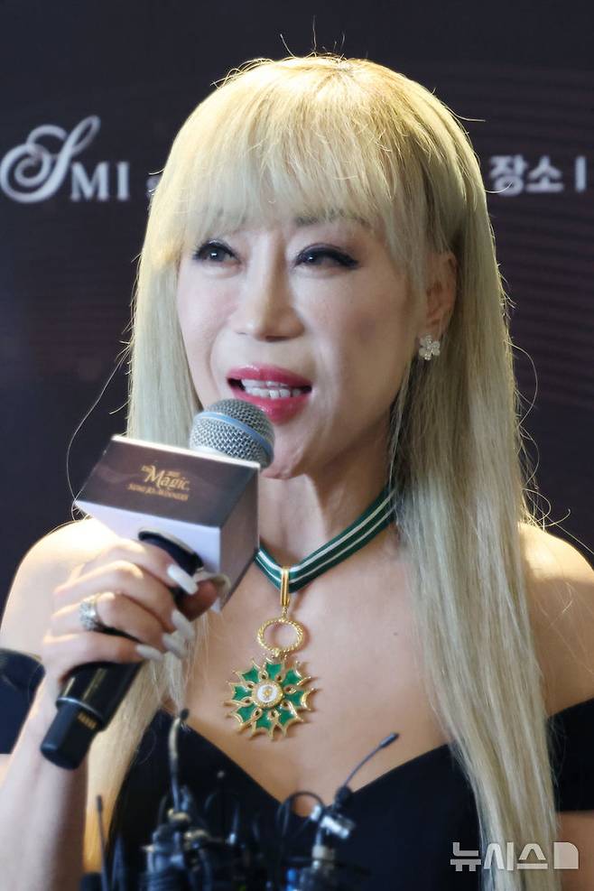 [서울=뉴시스] 박진희 기자 = 성악가 조수미가 16일 서울 중구 프라자호텔에서 '2025 조수미 콘서트 '더 매직, 2025 조수미와 위너들(The Magic, 2025 Sumi Jo and Winners)' 기자간담회를 하고 있다. 2025.06.16. pak7130@newsis.com