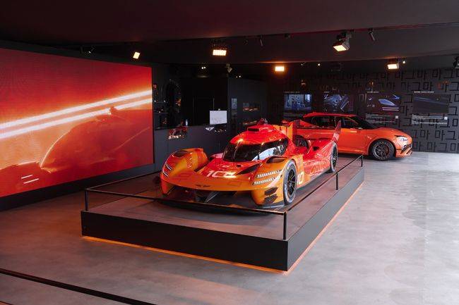 르망&nbsp;24시&nbsp;현장&nbsp;제조사&nbsp;빌리지(Manufacturer&nbsp;Village)에&nbsp;마련된&nbsp;제네시스&nbsp;전시&nbsp;부스의&nbsp;모습.