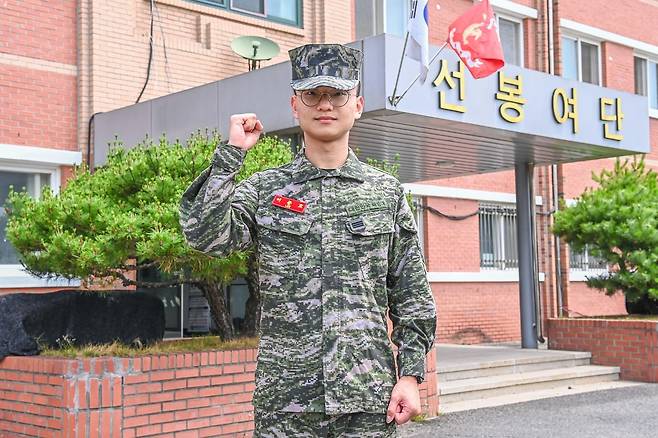 열차에서 의식을 잃고 쓰러진 승객을 구조하는 데 도움을 준&nbsp;해병대원.&nbsp;해병대 1사단 제공