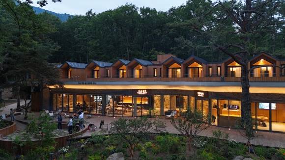 해질녘 수락휴 본동의 전경.   노원구 제공