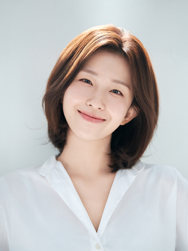 윤가이. 위엔터테인먼트