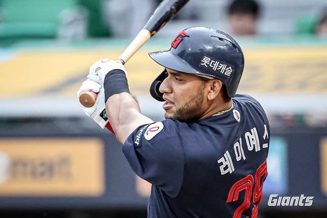 15일 경기에서의 레이예스. /사진=롯데 자이언츠