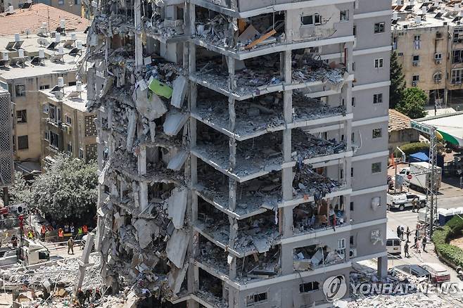 이란에 공습당한 이스라엘 바트얌의 건물 [로이터 연합뉴스 자료사진 재판매 및 DB 금지]