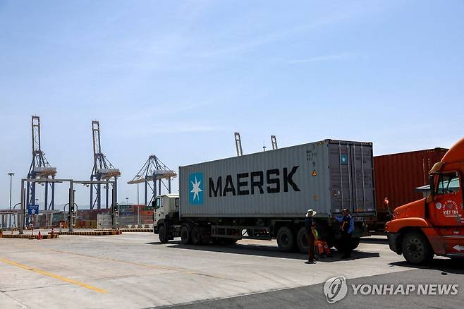 베트남 수출항 하이퐁 항만의 컨테이너 [로이터 연합뉴스 자료사진. 재판매 및 DB 금지]