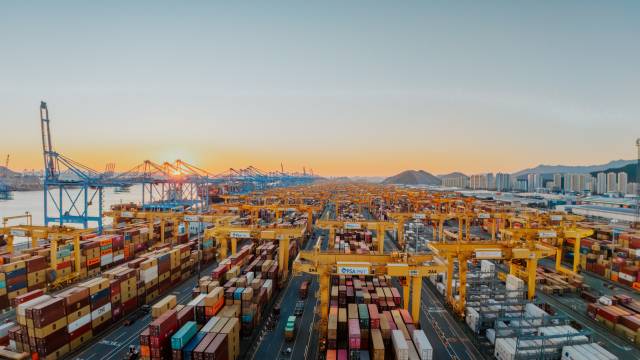 증가하던 부산 지역 수출이 지난달 다시 감소세로 돌아섰다. 부산항 신항 전경. 부산일보DB