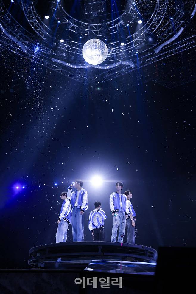 투모로우바이투게더 ‘액트 : 프로미스 - 에피소드2’ 공연의 한 장면(사진=빅히트뮤직)