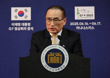 위성락 대통령실 국가안보실장이 16일(현지시간) 캐나다 앨버타주 캘거리 한 호텔의 한국 프레스센터에서 이재명 대통령의 주요 7개국(G7) 정상회의 관련 브리핑을 하고 있다. (사진=연합뉴스)