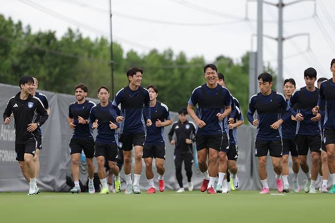 18일 열리는 마멜로디 선다운스와 경기를 앞두고 훈련하는 울산 HD 선수들