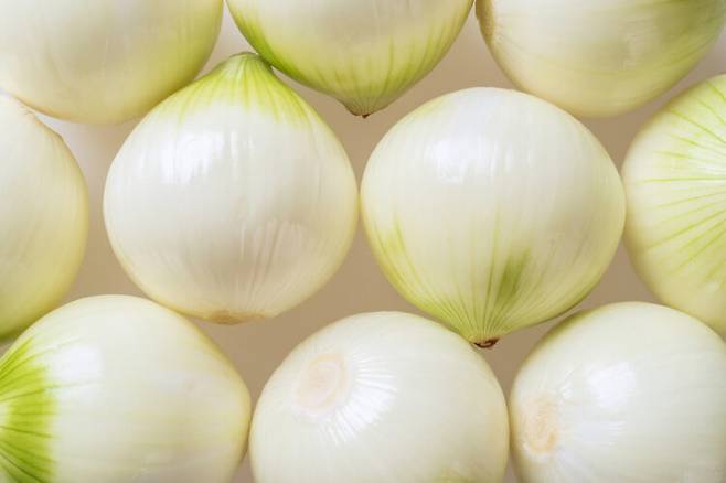 여름이 제철인 양파에는 단백질과 비타민C, 칼슘, 인, 철 등 영양소가 풍부해 무더운 계절에 건강을 지키는 데 도움이 되는 식품 중 하나로 꼽힌다. [사진=클립아트코리아]