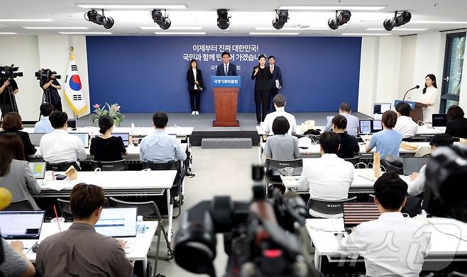 조승래 국정기획위원회 대변인이 16일 서울 종로구 정부서울청사 창성동 별관에서 국정기획위원회 1차 전체회의 관련 브리핑을 하고 있다. (공동취재) 2025.6.16/뉴스1 ⓒ News1 신웅수 기자