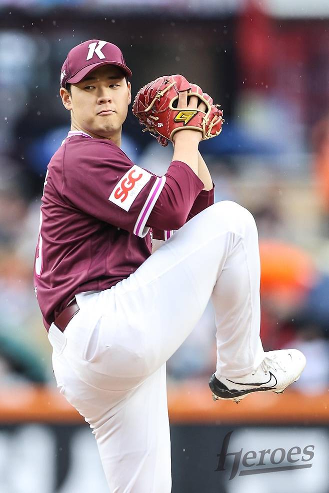 키움 정현우가 대전 한화생명 볼파크에서 열린 2025 KBO리그 한화전에 선발 등판해 역투하고 있다. 사진 | 키움 히어로즈