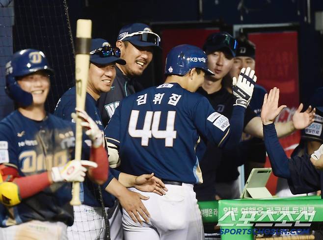 17일 잠실구장에서 열린 LG와 NC의 경기. 9회 솔로홈런을 날린 NC 김휘집. 잠실=송정헌 기자songs@sportschosun.com/2025.06.17/