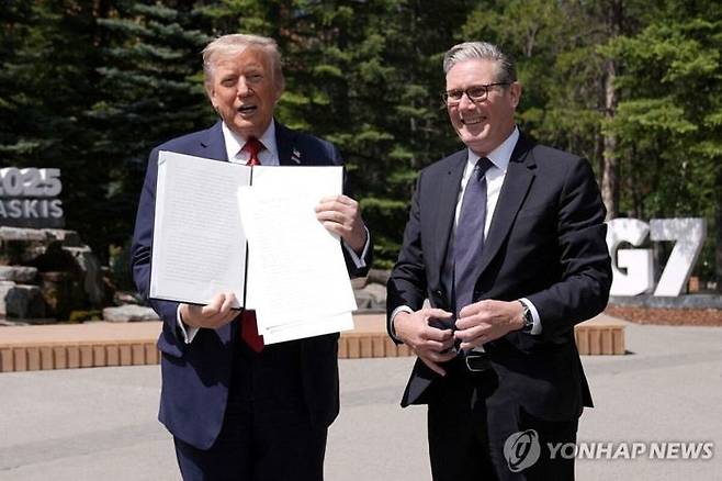 트럼프 미국 대통령(왼쪽)과 키어 스타머 영국 총리. ⓒ로이터/연합뉴스