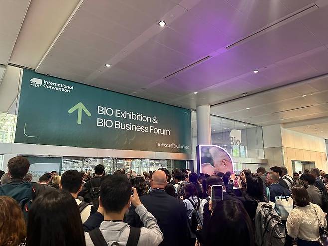 바이오 USA 관람객들이 전시장 입장을 기다리고 있다. ⓒ데일리안 이소영 기자