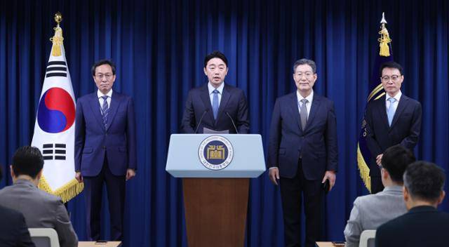 강훈식 대통령 비서실장이 8일 서울 용산구 대통령실 청사에서 수석급 인선 발표를 하고 있다. 뉴스1