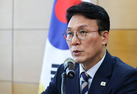 김민석 국무총리 후보자가 16일 오전 서울 종로구 금융감독연수원에 마련된 청문회 준비단 사무실에서 열린 경제·민생분야 부처 업무보고에서 모두발언을 하고 있다. 뉴스1