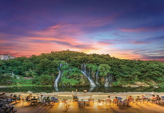 서울시가 서대문구에 조성한 수변활력거점, 홍제폭포. [사진 서대문구]