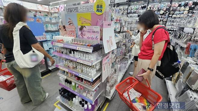 서울 마포구에 위치한 다이소 네일용품 코너/사진=유지희 기자