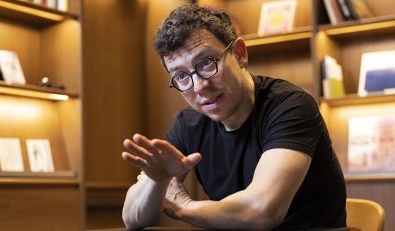 Duolingo founder Luis von Ahn speaks during an interview with the JoongAng Ilbo, an affiliate of the Korea JoongAng Daily, at Episode Yongsan in Yongsan District, central Seoul, on April 11. [LIM HYUN-DONG]