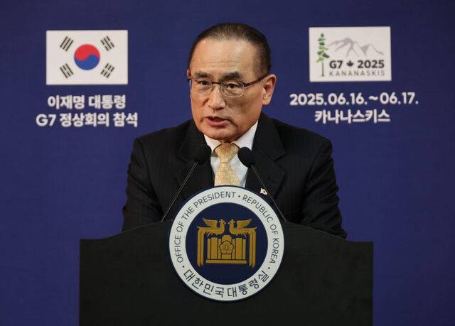 위성락 대통령실 국가안보실장이 16일(현지시간) 캐나다 앨버타주 캘거리 한 호텔의 한국 프레스센터에서 이재명 대통령의 주요 7개국(G7) 정상회의 관련 브리핑을 하고 있다. 연합뉴스