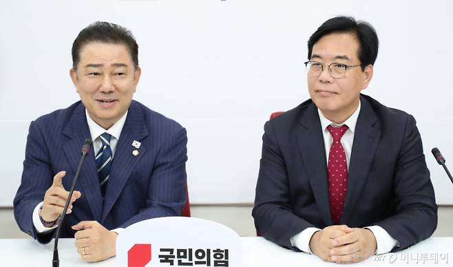 (서울=뉴스1) 이재명 기자 = 김병기 더불어민주당 대표 직무대행 겸 원내대표가 17일 오후 서울 여의도 국회에서 송언석 국민의힘 원내대표를 예방하며 발언을 하고 있다. (공동취재) 2025.6.17/뉴스1 Copyright (C) 뉴스1. All rights reserved. 무단 전재 및 재배포, AI학습 이용 금지. /사진=(서울=뉴스1) 이재명 기자