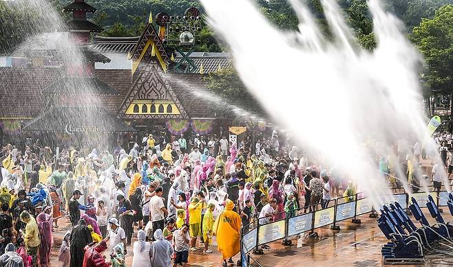 서울랜드 워터워즈페스티벌이 오는 21일 개막해 70여일간 펼쳐진다.