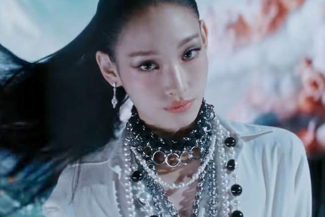 올데이프로젝트 ‘페이머스’ 뮤직비디오. [ 더블랙레이블 제공]