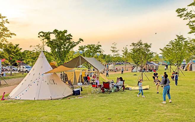 [구미=뉴시스] 낙동강체육공원 캠핑장. (사진=구미시 제공) 2025.05.07 photo@newsis.com *재판매 및 DB 금지