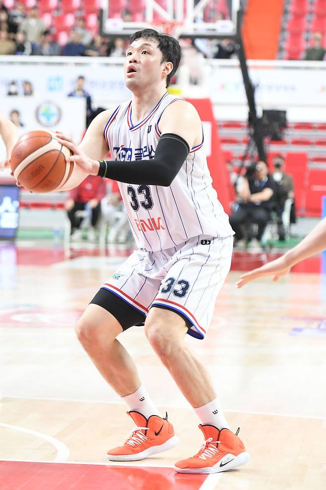 [서울=뉴시스] 프로농구 부산 KCC의 이승현. (사진 = KBL 제공) *재판매 및 DB 금지