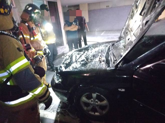 포항 해도동 주차장 승용차 화재. 경북소방본부 제공