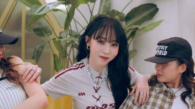 'ICY BBY' 뮤직비디오 캡처