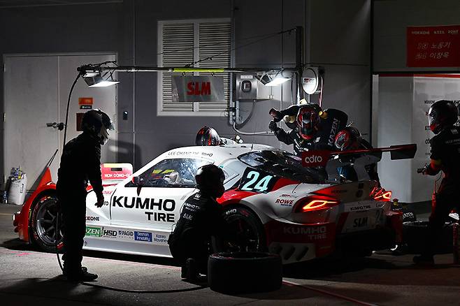 금호 SLM의 피트 스탑은 안정적이었다. 사진: 김학수 기자