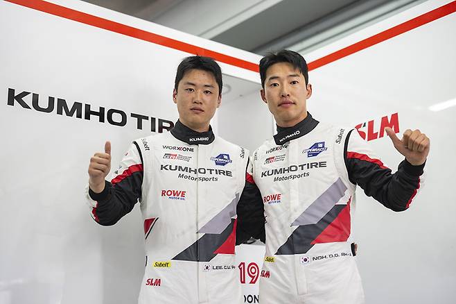 카메라를 응시하는 금호 SLM의 이창욱, 노동기. 사진: 웨이브진