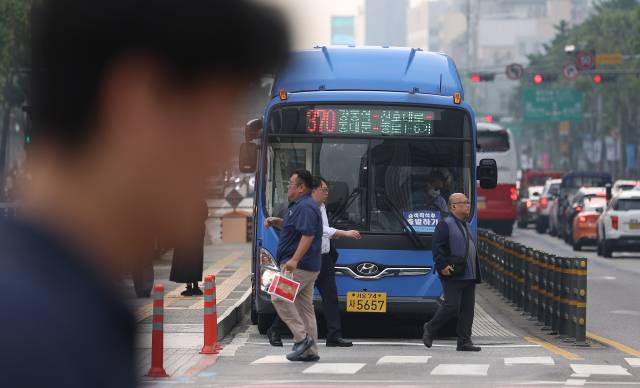 서울의 한 시내버스. 연합뉴스