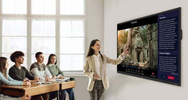 LG전자의 전자칠판 신제품. 사진제공=LG전자
