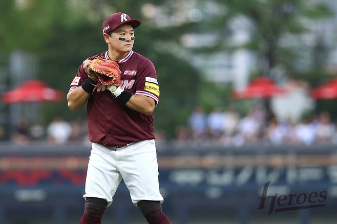 키움 내야수 최주환은 15일 잠실 두산전에서 불안한 수비 탓에 중도 교체됐다. 사진제공|키움 히어로즈