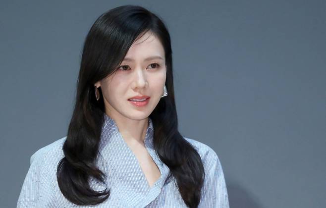 [서울=뉴시스] 김혜진 기자 = 배우 손예진이 25일 오후 서울 용산구 리움미술관에서 열린 보테가 베네타 후원 리움 미술관 피에르 위그 개인전 프리뷰 포토행사에서 포즈를 취하고 있다. 2025.02.25. jini@newsis.com /사진=김혜진