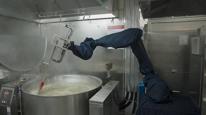 강남구 급식 조리로봇 실증현장 예시 [강남구 제공. 재판매 및 DB 금지]