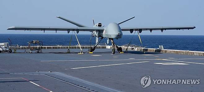 독도함에서 이륙 준비하는 무인기 '모하비' [사진공동취재단=연합뉴스 자료사진] 2024.11.13 photo@yna.co.kr