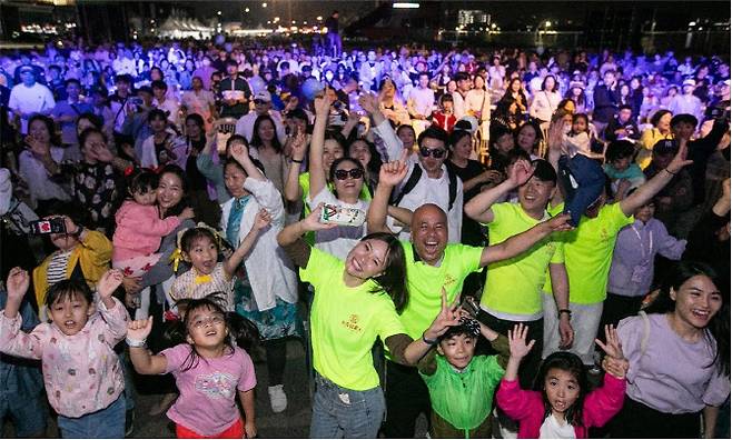 2024년 인천 맥강파티에 참여한 외국인 관광객 모습. (사진 = 인천시 제공)