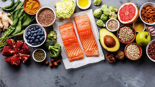 잘못된 식생활과 부족한 영양 섭취는 폐경기 증상을 악화시킬 수 있다|출처: 클립아트코리아