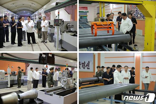 (평양 노동신문=뉴스1) = 지난 2023년 2월 김정은 북한 노동당 총비서가 전술미사일 생산공장을 비롯한 중요 군수공장들을 현지지도하는 모습. 당시 인민복을 입은 간부들 얼굴은 흐릿하게 가림 처리가 됐다. [국내에서만 사용가능. 재배포 금지. DB 금지. For Use Only in the Republic of Korea. Redistribution Prohibited] rodongphoto@news1.kr