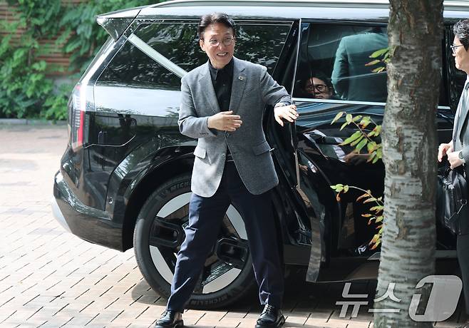 김민석 국무총리 후보자가 18일 오전 서울 종로구 통의동 금융감독원 연수원에 마련된 인사청문회 준비 사무실로 출근을 하고 있다. 2025.6.18/뉴스1 ⓒ News1 임세영 기자