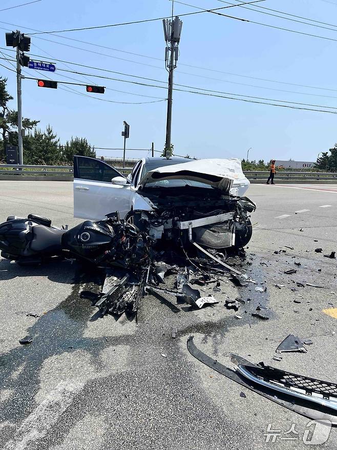 강원 양양군 현남면 원포리 국도 7호선 교통사고 현장.(강원도소방본부 제공, 재판매 및 DB금지)