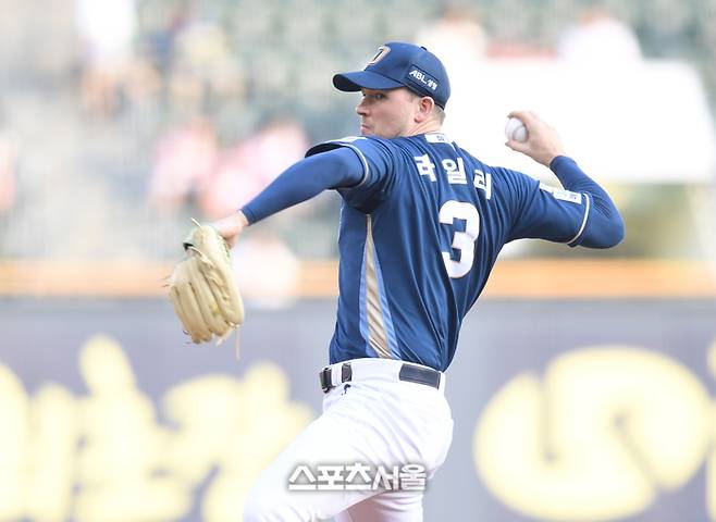 NC 선발투수 라일리가 17일 서울 잠실구장에서 열린 2025 KBO리그 LG와 경기에서 역투하고 있다. 잠실 | 최승섭기자 thunder@sportsseoul.com