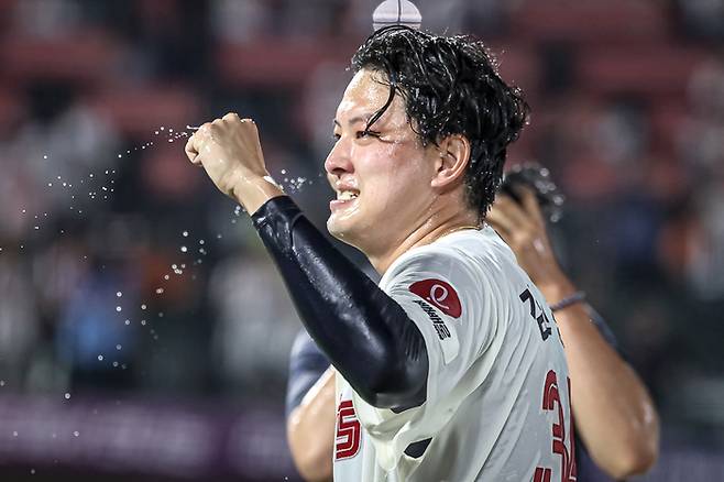 롯데 마무리 투수 김원중이 18일 사직 한화전에서 KBO리그 역대 11번째로 150세이브를 달성했다. 사진 | 롯데 자이언츠