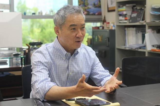 이승규 한국바이오협회 부회장이 지난 13일 경기도 성남시 바이오협회 사무실에서 인터뷰하고 있다. 사진=정동훈 기자