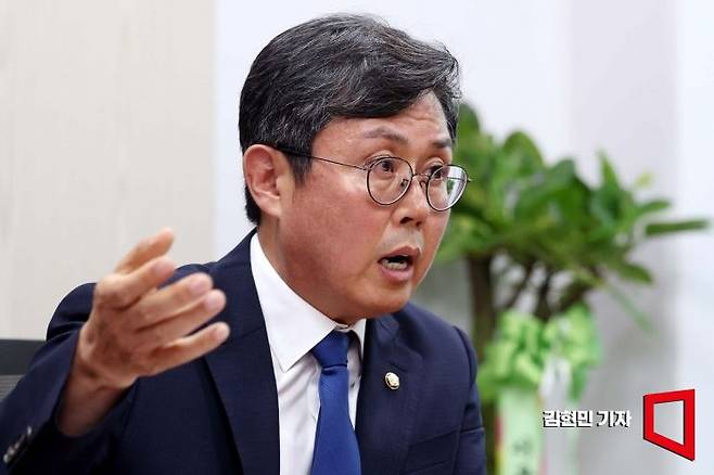 안도걸 더불어민주당 의원이 12일 국회에서 아시아경제와 인터뷰하고 있다. 사진=김현민 기자 kimhyun81@